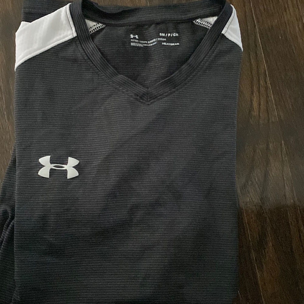 Under armour fitted heatgear sports shirt
